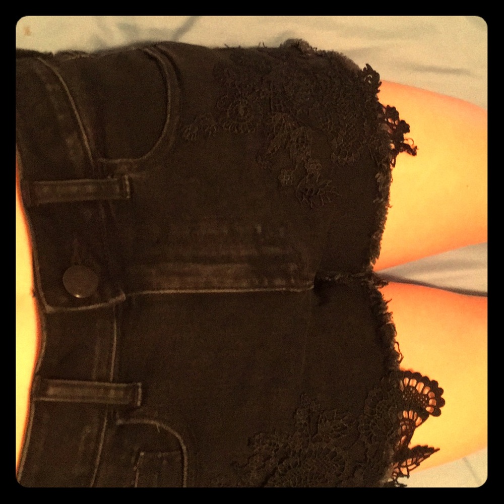 Denim High-Waisted Short Short. American Eagle.